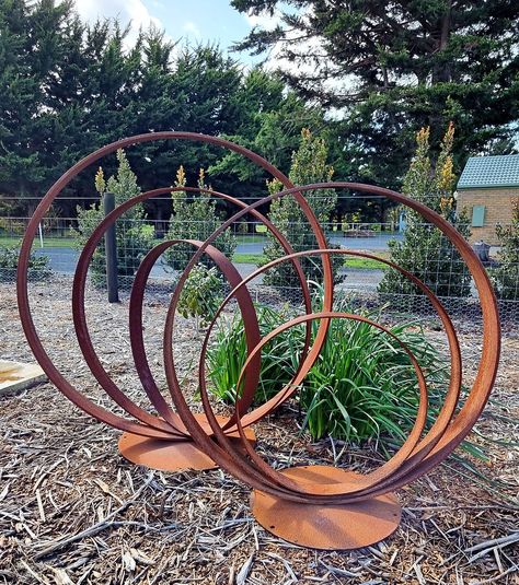 Rusty Garden Art Features  | index Rusty Metal Garden Art, Rusty Garden, Turmeric Water, Driftwood Art Diy, Recycled Metal Art, Stone Landscaping, Yard Sculptures, Garden Art Ideas, Lawn Art