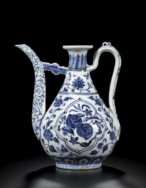 Ming Dynasty Pottery, White And Blue Porcelain, Flora Danica, Blue Porcelain, Chinese Vase, Chinese Pottery, White Pottery, Porcelain Blue, Blue And White China