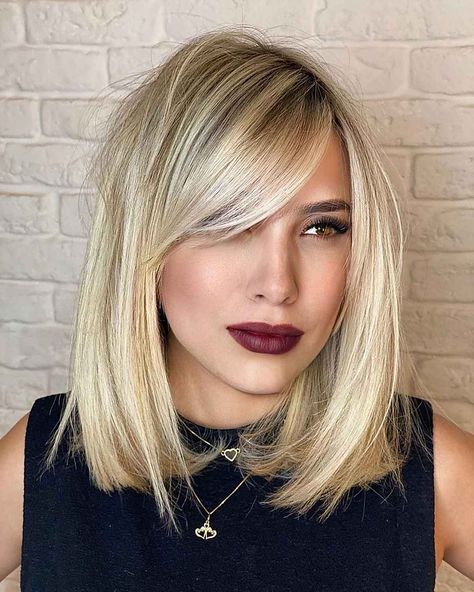 blonde lob with side bangs - Google Search Blond Pony, Straight Lobs, Κούρεμα Bob, Side Bangs Hairstyles, Long Bob Haircuts, Lob Haircut, Long Bob Hairstyles, Haircuts For Fine Hair, Medium Hair Cuts