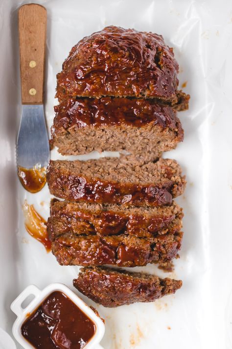 To make the very best meatloaf recipe, you need 2 special ingredients: honey for sweetness and barbecue sauce for smokiness. It's everyone's favorite comfort food. Barbecue Meatloaf Recipes, Meatloaf With Bbq Sauce, Barbecue Meatloaf, Tasty Meatloaf Recipe, Bbq Meatloaf, Honey Barbecue, Good Meatloaf Recipe, Best Meatloaf, Turkey Meatloaf