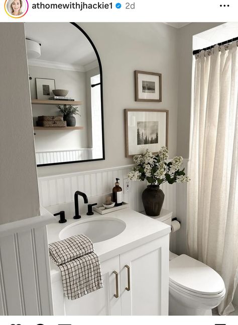 Small Apartment Bathroom, Restroom Decor, Bathroom Decor Apartment, Hall Bathroom, Bathroom Remodel Designs, Downstairs Bathroom, Bathroom Inspiration Decor, Apartment Bathroom, Upstairs Bathrooms