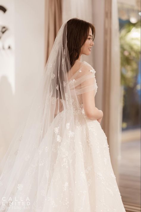 Wedding Dresses Asian Brides, Whimsical Wedding Dress Romantic, Korean Bride Dress, Korean Wedding Dress Simple, Wedding Dress Asian, Korean Wedding Gown, Wedding Dress Korean, Wedding Dresses Korean, Bella Wedding Dress