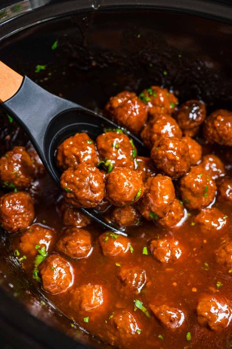 Marmalade Meatballs are a zesty twist on a classic crockpot appetizer, with Catalina dressing, sweet orange marmalade and red pepper flakes. Marmalade Meatballs, Meals For Summer, Catalina Dressing, Homemade Meatballs Recipe, Slow Cooker Korean Beef, Slow Cooker Pork Loin, Slow Cooker Applesauce, Cranberry Meatballs, Slow Cooker Bacon