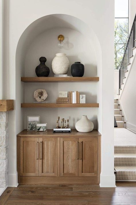 Niche Shelf Design, Hallway Nook Ideas Built Ins, Small Niche Ideas, Rounded Built Ins, Arch Built In Shelves Fireplace, Arched Bookcase Built In, Living Room Niche, Built In Around Fireplace, Beige Room