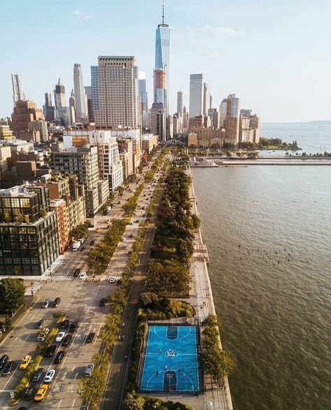 West Side Highway 🤙🏼 ... from 72nd street to the southern tip of Manhattan . . . . Great shot 📸: @humzadeas #manhattan #nyc #newyorkcity… West Side Highway, Manhattan Photography, Nyc Spring, Nyc Rooftop, Downtown Manhattan, Pay Off Debt, Manhattan Nyc, Nyc Skyline, Manhattan Skyline