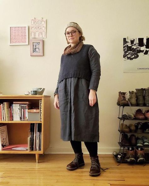 Teacher Style Plus Size, Octogenarian Art Teacher Style, Art Teacher Style, Earthy Clothes, Teaching Wardrobe, Minimalist Outfits, Grandma Fashion, Winter Books, Teacher Style