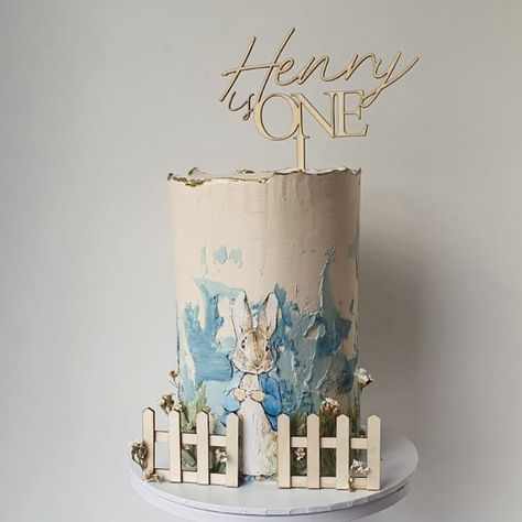 Peter Rabbit Cake Smash Photoshoot, Peter Rabbit Cake Birthdays, Easter Birthday Cake Boy, Peter The Rabbit Cake, Peter Rabbit Buttercream Cake, Peter Rabbit Birthday Party Cake, Peter Rabbit First Birthday Cake, Peter Rabbit 1st Birthday Cake, Peter Rabbit Desserts