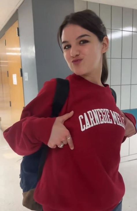 Incoming freshman Suri Cruise showed off her Tartan pride in a TikTok video revealing her college of choice, Carnegie Mellon University Academic Tips, Katie Homes, Roman Kemp, Joey Potter, Carnegie Mellon University, Suri Cruise, Kids Graduation, Dawsons Creek, Morticia Addams