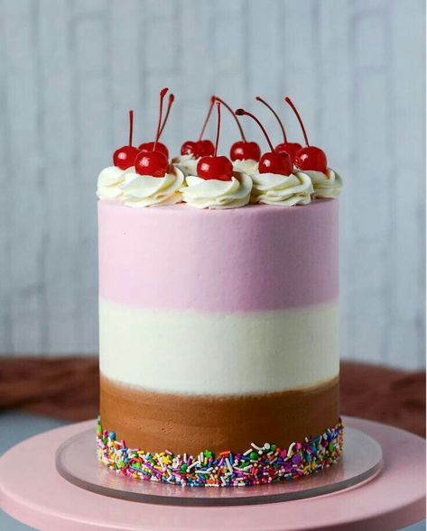 Bubblegum Birthday Cake, Flat Shapes, Bubble Gum, Baking Recipes, Dough, Birthday Cake, Baking, Cake, Birthday