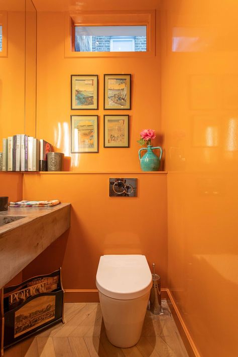 Glossy Bathroom, Small Powder Room Design, Bold Powder Room, Colorful Powder Room, Powder Room Modern, Powder Room Paint Colors, Powder Room Paint, Black Powder Room, Contemporary Powder Room