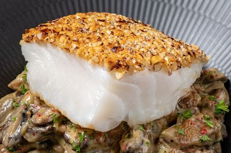 Crusted Halibut, Crusted Cod, Cod Fish Recipes, Creamy Mustard Sauce, Easiest Recipes, Norwegian Food, Scandinavian Food, Cod Recipes, Traditional Contemporary