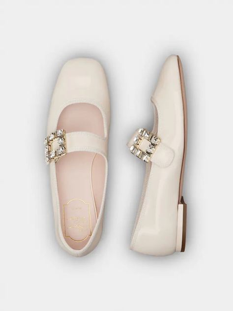 Très Vivier Strass Buckle Babies Ballerinas in Patent Leather Off White Woman RVW44931980D1P42C019 | Roger Vivier Baby Ballerina, White Woman, Girly Shoes, Roger Vivier, Ballerina Flats, Perfect Bag, Salvatore Ferragamo Flats, White Shoes, Powerful Women