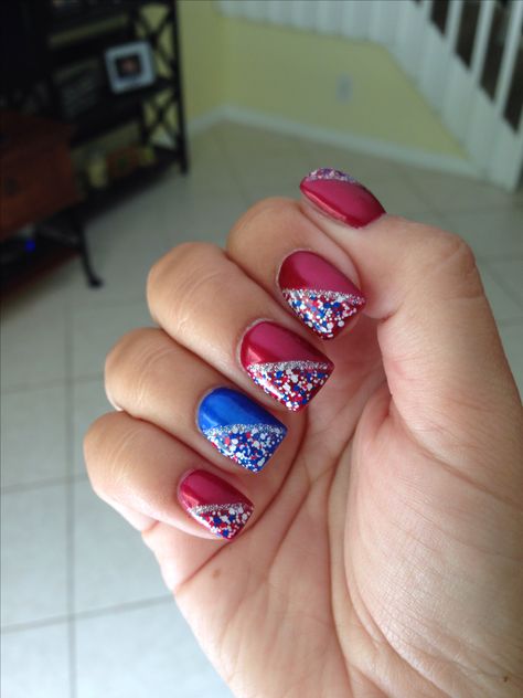 Cute and simple Fourth of July nails Patriotic Nails Design Memorial Day, 4th Of July Nail Inspo Easy, 4th Of July Nails Simple, Crazy Fourth Of July Nails, Glitter Fourth Of July Nails, Fourth Of July Nails White Base, 4th Of July Nail Art, 4th Of July Nail, 4th Nails