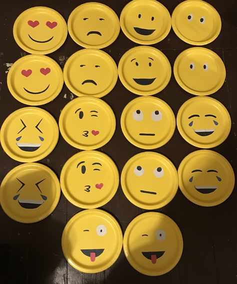 Emojis made out of yellow paper plates and construction paper ( staple to a wall or disposable tablecloth and it can be a backdrop) Disposable Plates Diy Craft Ideas, Yellow Day Decoration In Preschool, Emoji Templates, Bible Bulletin Boards, Catholic Schools Week, 100 Day Of School Project, Disposable Tablecloth, School Door Decorations, School Doors