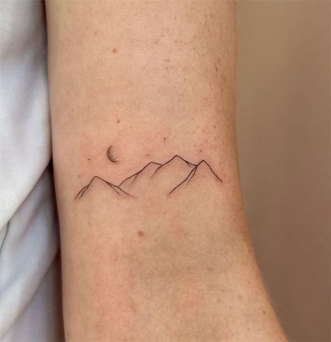 Feminine Mountain Sleeve Tattoo, Tattoo Montagne, Fine Line Mountain Tattoo, Mountain Sleeve Tattoo, Colorado Tattoo, Cowboy Tattoos, Tatoo Inspiration, Colorado Trip, Imperfection Is Beauty