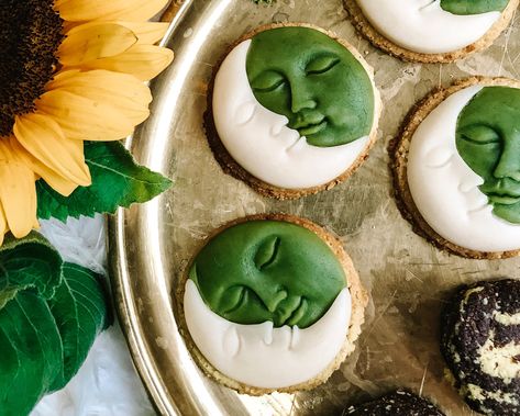 Moon Cookies Recipe, Hot Cacao, Halloween Sugar Cookies Decorated, Witch Cookie, Moon Cookies, Halloween Sugar Cookies, Mystical Moon, Matcha Benefits, Matcha Recipe