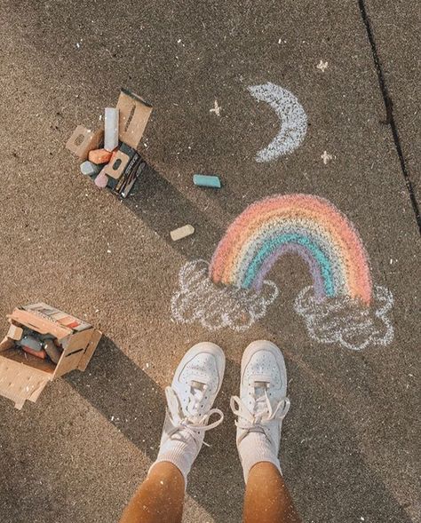 this is my pic and I’m proud cuz it’s just artsy and vsco material haha #vsco #chalk #summer #basic Summer Pins, Vsco Pictures, Sidewalk Chalk Art, Vsco Photography, Chalk Drawings, Foto Tips, Sidewalk Chalk, Photo Wall Collage, Trik Fotografi