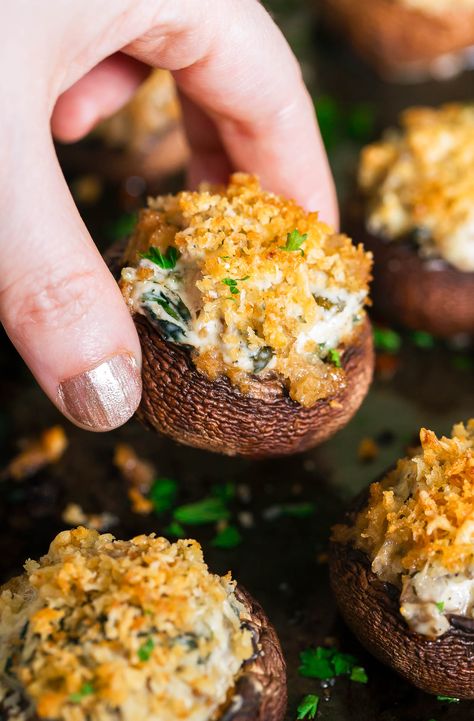 Cheesy Spinach Stuffed Mushrooms Best Stuffed Mushrooms, Fresh Spinach Recipes, Stuffed Mushroom Recipe, Stuffed Mushrooms Easy, Mushroom Appetizers, Crab Stuffed Mushrooms, Cheese Stuffed Mushrooms, Cheesy Spinach, Mushroom Casserole