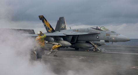 Boeing F/A-18E Super Hornet Chopper Tank, Uss Ronald Reagan, Navy Living, Navy Coast Guard, Carrier Strike Group, Aircraft Mechanics, Super Hornet, Military Airplane, Ronald Reagan