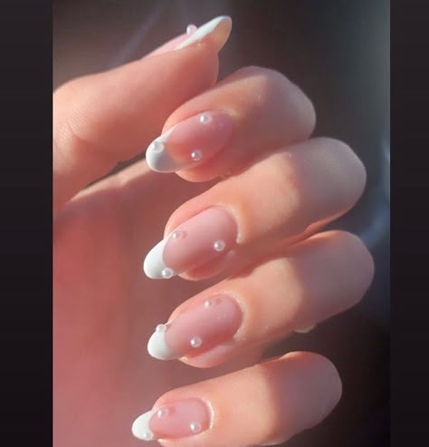 Acrylic Nail Designs With Pearls, Nail Design With Pearls, Pearl Gem Nails, Nail Designs With Pearls, French Pearl Nails, Nails With Pearls On Them, Pearl Wedding Nails, Pearl French Tip Nails, Red Hoco Nails