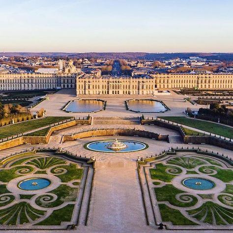 Official website - Palace of Versailles Versailles Garden, Royal Core, Hall Of Mirrors, Travel Necessities, Palace Of Versailles, Paris Travel, Marie Antoinette, France Travel, Travel Bucket List