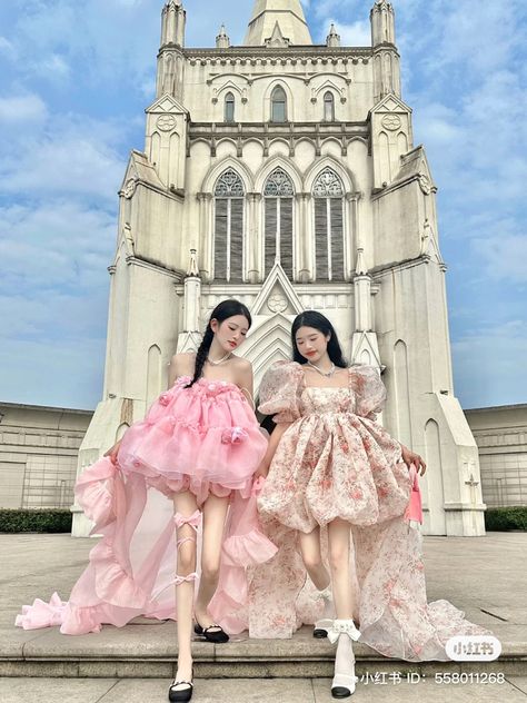 Royal Poses, Poses Group, Friendship Photoshoot, Best Friend Photography, Royal Dresses, Human Poses Reference, 2000s Fashion Outfits, Human Poses, Swaggy Outfits