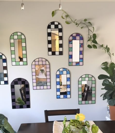 Stain Glass Mirror, Modern Stained Glass Patterns, Mirror Stained Glass Ideas, Stained Glass Mirrors, Stained Glass Furniture, Diy Moss, Diy Stained Glass Window, Stained Glass Mirror, Modern Stained Glass