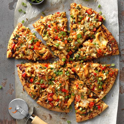 Chinese Cashew Chicken, Chinese Pizza, Thai Pizza, Spicy Cashews, Chicken Pizza Recipes, Italian Pizza Recipe, Leftover Rotisserie Chicken, Cooking Chicken To Shred, Cashew Chicken