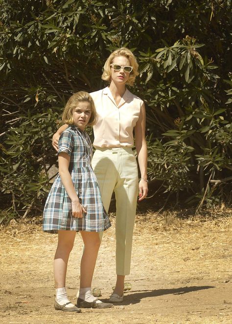 Season 4 (1965)goodhousemag Mad Men Fashion Betty, Betty Draper Style, Tv Moms, Betty Draper, January Jones, Mad Men Fashion, Corporate Fashion, Look Retro, 60s Fashion