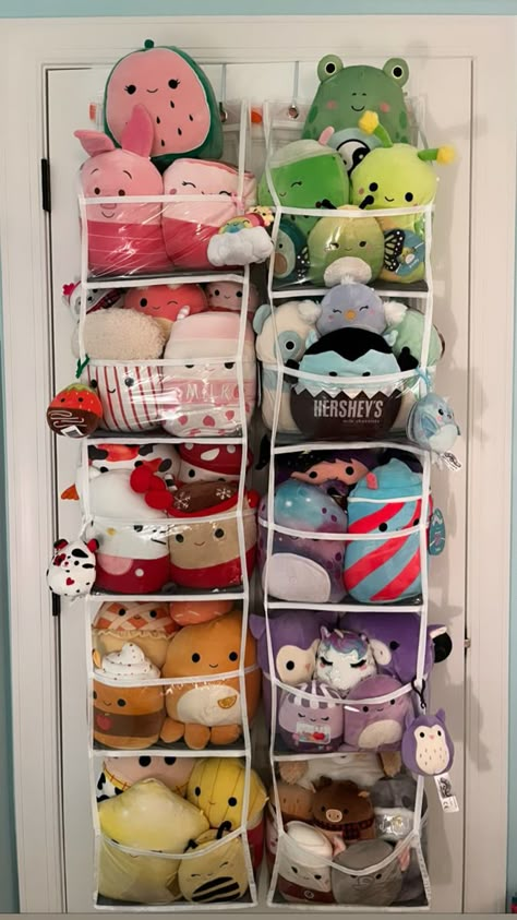 Squish Mellow Net, How To Store Squishmallows, Ways To Store Squishmallows, Ways To Display Squishmallows, Squishmallow Storage Aesthetic, Plush Organization, Squishmallows Display, Plush Storage, Squishmallow Display Ideas