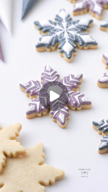 Honey & Lou Baking | Eileen on Instagram: "Don’t be fooled by this reel!  What you’re watching in 29 seconds took more like 29 MINUTES to decorate 😳. And THIS is why custom cookies cost so much 😆  They’re a true labor of love.  And I really did LOVE making this sweet snowflake ❄️. Thanks to all of you who take the time to watch me do what I love!!!

Royal icing tutorial, tips and tricks, winter birthday, Disney frozen, purple blue snowflakes, fine details, decorating sugar cookies, holiday art
#RoyalIcing #DecoratedCookies #CookieArt #winterbirthday #snowflakeCookies #decoratingtips #decoratingtricks #RoyalIcingTips #royalicingtricks #buzzfeedtasty  #CreativeBaking #CookieDesign #HandDecorated #EdibleArt #CookieInspo #InstaCookies #CookieVideo #howtodecoratecookies #satisfyingvideos #coo Royal Icing Snowflake Cookies, Snowflake Decorated Cookies, Snowflake Cookies Royal Icing, Winter Sugar Cookies Decorated, Snowflake Cookies Decorated, Frozen Sugar Cookies, Snowflake Sugar Cookie, Royal Icing Tutorial, Snowflake Cookies Decorating