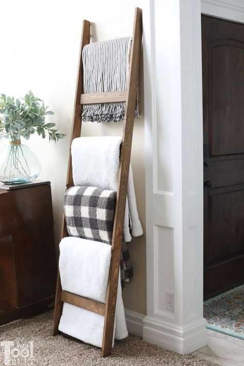 #farmhousehomedecor #rustichomedecor #modernfarmhouse #rustic Build A Blanket Ladder, Blanket Ladder Plans, Blanket Ladder Decor, Diy Farmhouse Ideas, Ikea Desk Hack, Old Ladder, Diy Ladder, Diy Blanket Ladder, 5 Dollars