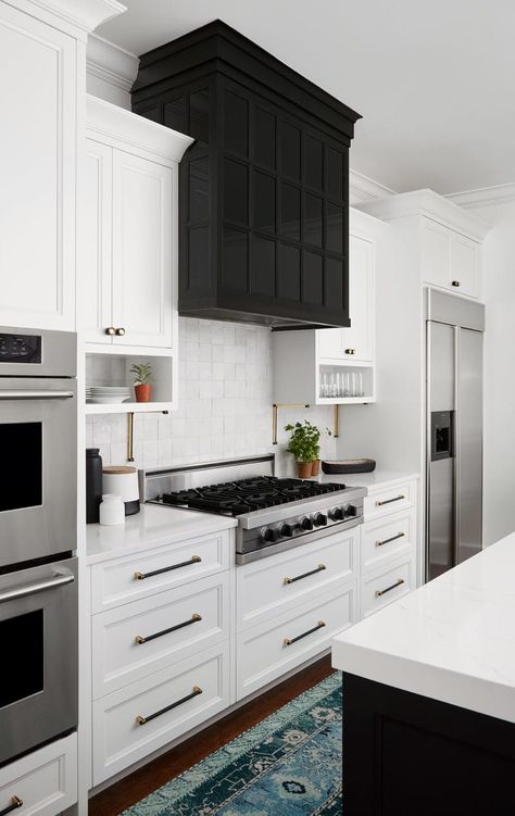 Contemporary Style Kitchen, Refacing Kitchen Cabinets, New Kitchen Cabinets, Black Hood, Kitchen Hoods, Kitchen Farmhouse, Kitchen Remodeling Projects, Kitchen On A Budget, Kitchen Remodel Idea