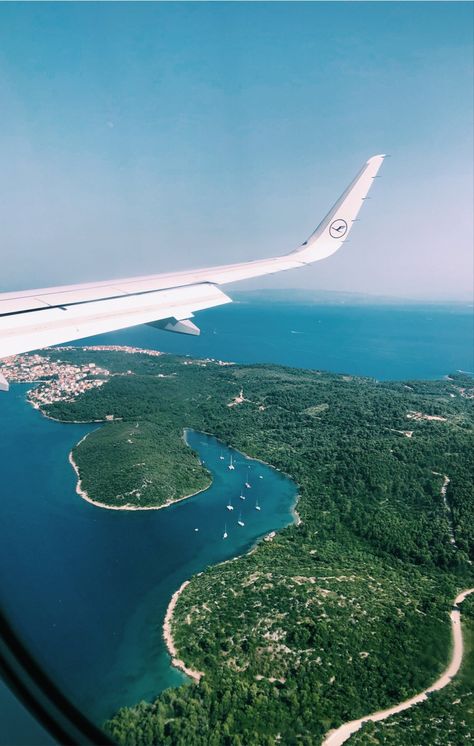 Island Asthetic Picture, Plane Window View, Airport Vibes, Plane Trip, Cayo Coco, Lost Island, Window Views, Plane Window, Catch Flights