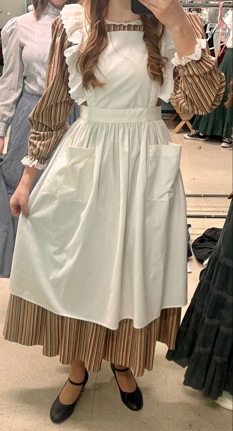 Apron Over Dress, Old Style Apron, Old Maid Outfit, Apron Outfit Aesthetic, Baker Outfit Apron, Baker Outfit Aesthetic, Baking Dress, Peasant Apron, Apron Aesthetic