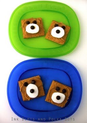 graham crackers + peanut butter + chocolate chips + 1/3 of a regular marshmallow = BEAR CUB Snack Berenstain Bears Party, Hibernation Preschool, Brown Bear Brown Bear Activities, Bears Preschool, Preschool Cooking, Bake Ideas, Teddy Bear Day, Kid Recipes, Preschool Snacks