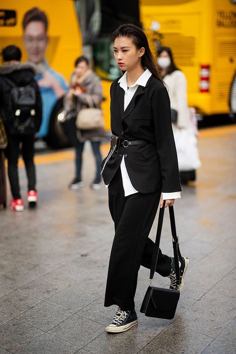 7 Fashion Trends Currently Blowing Up in Korea Korean Fashion Chic, Seoul Fashion Week, Seoul Fashion, Korean Fashion Women, Korean Fashion Trends, Street Style Chic, Street Style Inspiration, Korea Fashion, City Style