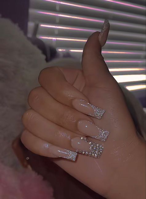 Silver Nails Prom, Classy Bridesmaid Nails, Nude Nails Inspo, Nye Nail Ideas, Short Prom Nails, Silver Prom Nails, Silver Acrylic Nails, Pink Tip Nails, Nye Nails