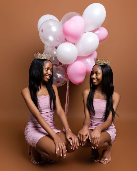 Twins Sweet 16 Photoshoot, Twin Photoshoot Sisters Birthday, Twin Sweet 16 Photoshoot, Birthday Photoshoot Ideas For Best Friends Black, Photoshoot Ideas 15 Birthday, Birthday Twin Photoshoot Ideas, Twin Sweet 16 Ideas, Twins Birthday Photoshoot Ideas, Sweet 16 Twins