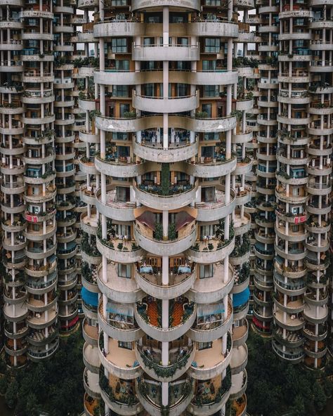 Z Monster Building, Urban Structure, Guiyang, Ruined City, Asian Architecture, San Francisco Art, Epic Photos, Brutalist Architecture, Lightroom Presets Free