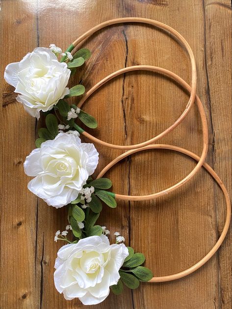 Bridal train floral hoops. Bridal Train, Ring Ceremony, African Traditional Wedding, Wedding Planning Decor, Fresh Flower Bouquets, Rings Ceremony, Floral Hoops, Dress Dusty, Fresh Flower