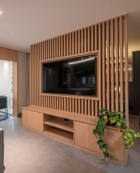 Wooden Media Wall, Divided Living Room, Wall Panels Ideas, Room Division, Kitchen Designs Ideas, Partition Ideas, Ruang Tv, Latest Living Room Designs, Furniture Details Design