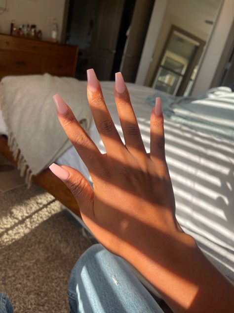 Simple Nails For Light Skin, Light Pink Nails On Black Women, Nail Ideas Dark Skin Black Women, Nail Colors For Light Brown Skin, Nude Pink Coffin Acrylic Nails, Light Pink Nails Dark Skin, Soft Pink Nails Black Women, Nails On Brown Skin Hands, Neutral Nails For Brown Skin