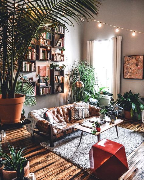 A real cozy one Modern Bohemian Living Room, Cozy Boho Living Room, Lots Of Plants, Bohemian Living Room Decor, Furnitur Ruang Keluarga, Bohemian Interior Design, Bohemian Living Rooms, Living Room Plants, Bohemian Living