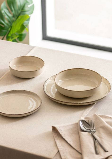 Aesthetic Plates And Bowls Set, Cafe Crockery, Aesthetic Plates And Bowls, Zara Home Kitchen, Cream Plates, Stoneware Dinner Sets, Kitchen Glassware, Dinnerware Set Modern, Crockery Set