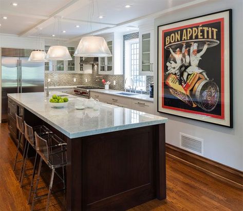 20 Art Inspirations for Your Kitchen Walls — Eatwell101 White Kitchen Bar Stools, Kitchen New York, Fancy Kitchens, Kitchen Artwork, All White Kitchen, Kitchen Posters, Transitional Kitchen, Kitchen Diner, Kitchen Reno