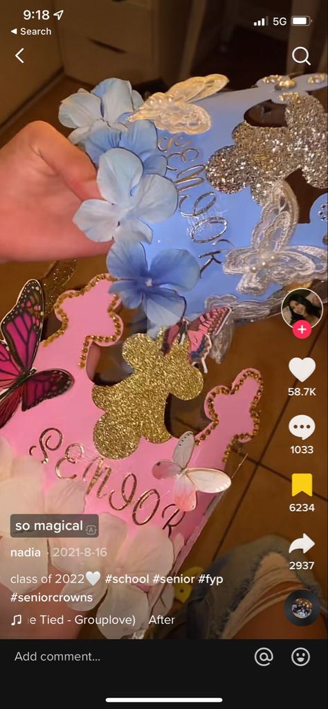 Pink And Gold Senior Crown, Senior Crown Ideas Mexican, Senior Crown Ideas Flowers, Cute Senior Crown Ideas, Senior Burger King Crown Ideas, Senior Burger King Crowns, Blue Senior Crown Ideas, Senior Year Crown Ideas, Senior Crown Aesthetic