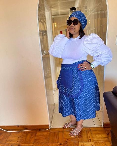 Omila Makoti Wear on Instagram: "This beautiful makoti is summer ready @nzwakiemalawana #modernnakoti #makotiwear2022" Makoti Dresses African Women, Lobola Outfits Woman Dresses, Makoti Attire, Lobola Outfits, Seshweshwe Dresses, Apron Fashion, Traditional Skirts, African Traditional Wear, African Traditional Wedding Dress