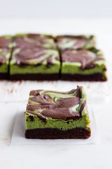 Yankee Recipes, Matcha Brownies, Green Tea Dessert, Matcha Cheesecake, Cheese Brownies, Cheesecake Brownie, Friends Recipes, Cream Cheese Brownies, Dark Chocolate Brownies