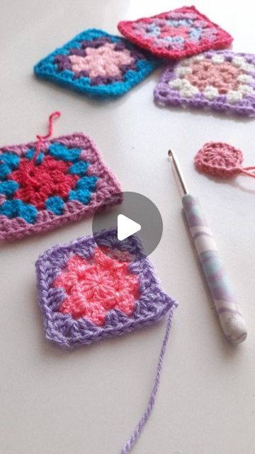 Lisseth - Crochet designer on Instagram: "Something that hold me back from doing more granny squares blanket with color changes is weaving the ends but recently I learned some tips from various accounts here and also from YouTube 😁   So I wanted to share with you what I learned with some adjustments from my own preferences 😊 which lead me to why I leave the begging tail.   I don't like the chain 3 and slip stitch method to create the starting ring you need to work your granny squares, I prefer the magic ring/circle instead. That allows me to have more space to work the first row and I can close the hole later.   And because of that I cannot apply this method to the first row.   But now you know how to have no ends to weave in at all 😁  #crochettips #crochetblanket #grannysquareblanket # Granny Squares Blanket, Squares Blanket, Crochet Tips, Granny Square Blanket, Square Blanket, Crochet Inspiration, Magic Ring, Granny Squares, Hold Me